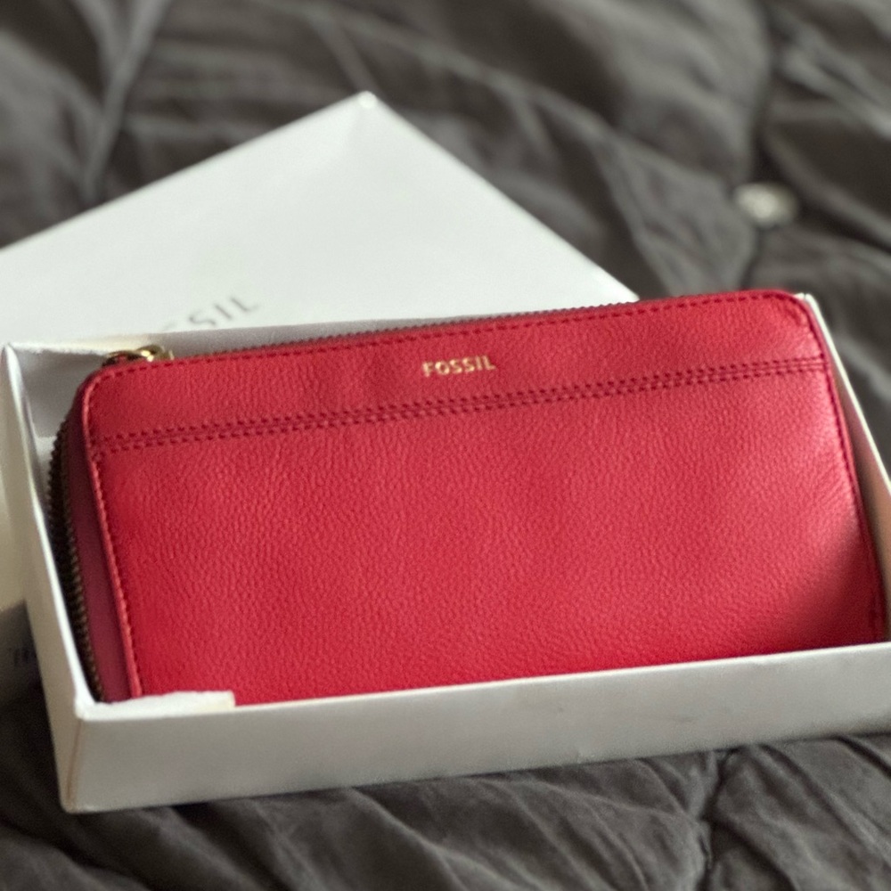 Fossil Women's Vibrant Red Wallet